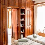 8 Small And Cozy Suite