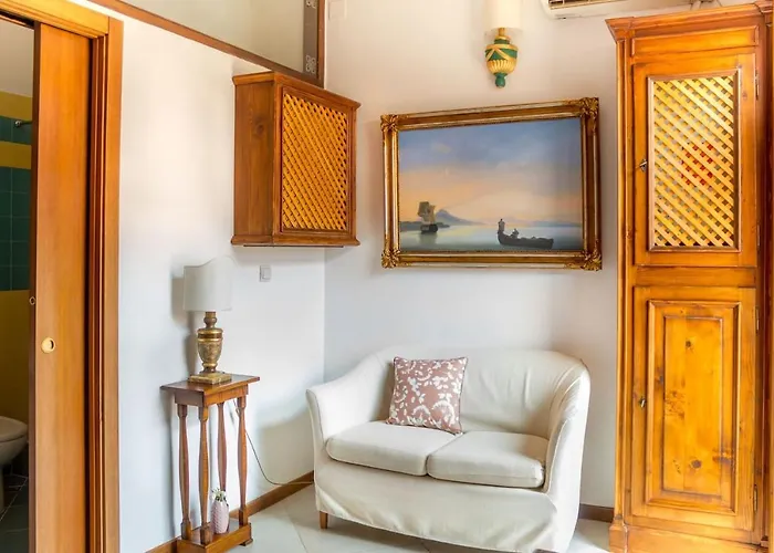 8 Small And Cozy Suite